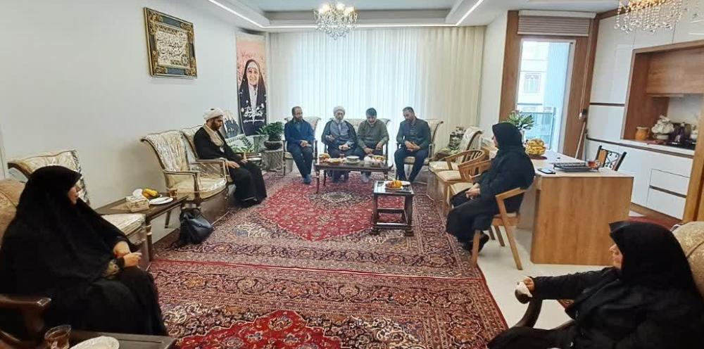 دیدار رئیس دفتر نهاد نمایندگی مقام معظم رهبری دانشگاه با خانواده محترم شهیده منظرالسادات زرآبادی